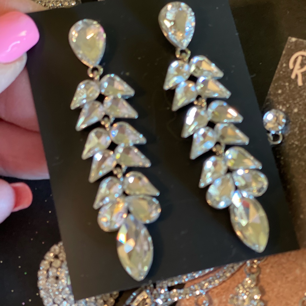 Clear Crystal Pageant Earrings Pierced 35$